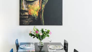 Apartment, 1 Bedroom | In-room dining