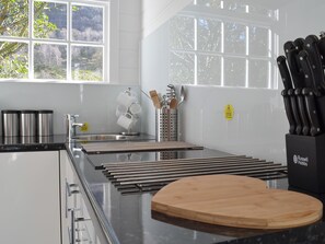 Oven, dishwasher - 1 bedroom accommodation in Borrowdale, near Keswick (Borrowdale, near Keswick)