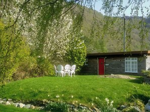 Property grounds - 1 bedroom accommodation in Borrowdale, near Keswick (Borrowdale, near Keswick)