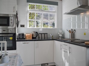 Oven, dishwasher - 1 bedroom accommodation in Borrowdale, near Keswick (Borrowdale, near Keswick)