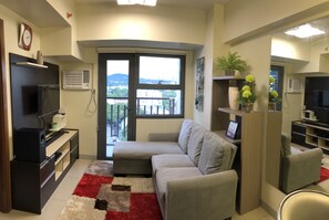 Laptop workspace, free WiFi, bed sheets - Cozy Furnished Rooms at Horizons 101 (Cebu City)