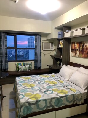 Laptop workspace, free WiFi, bed sheets - Cozy Furnished Rooms at Horizons 101 (Cebu City)
