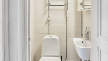 Apartment, 1 Bedroom | Bathroom | Shower, hair dryer, towels, soap