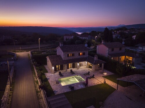 VILLA SALVIA**** Rakalj 