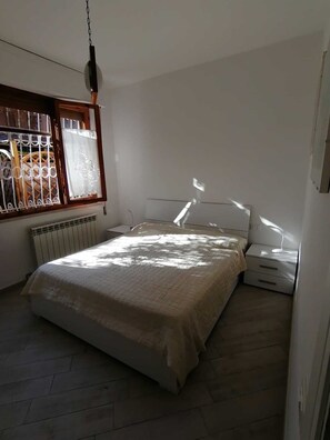 2 chambres, fer et planche à repasser, draps fournis