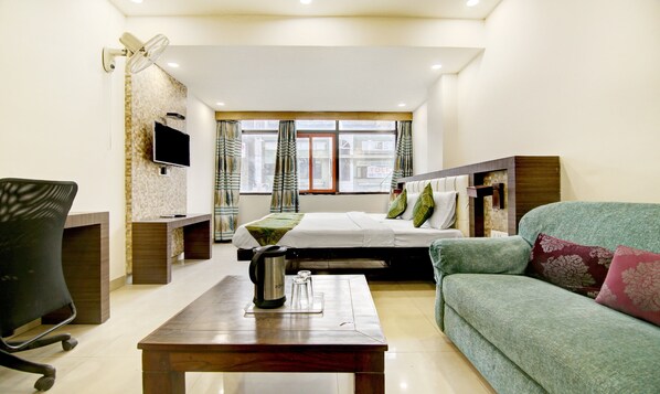 华丽客房 | 办公桌、免费 WiFi、床单