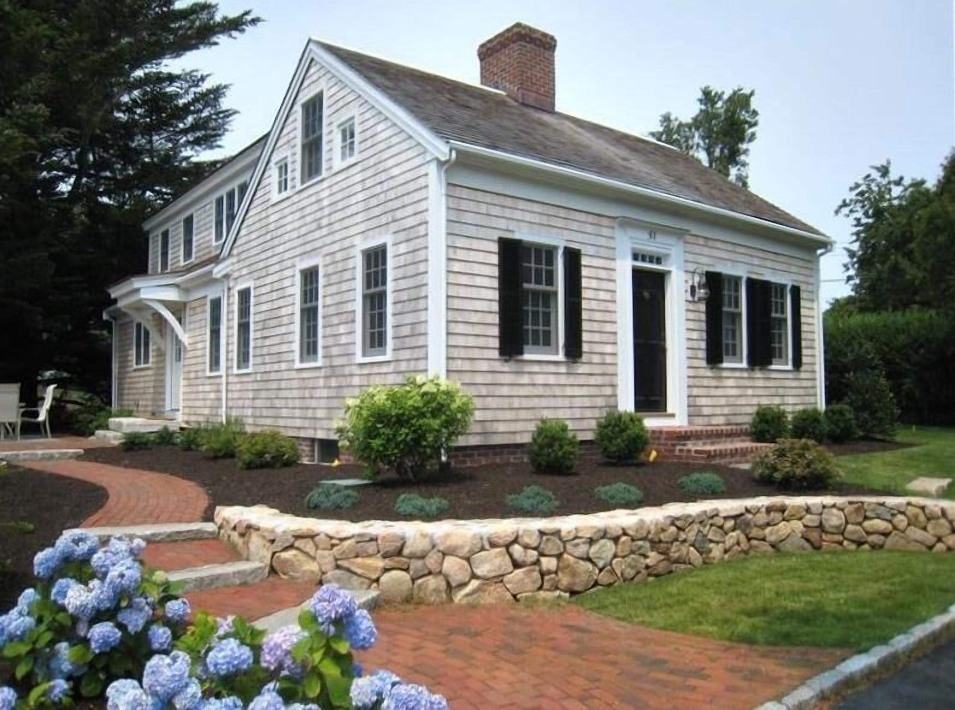 Chatham Preservation Award:  Antique Cape in Chatham Center
