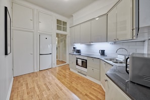 Apartment | Eigene Küche | Kühlschrank, Mikrowelle, Herdplatte, Geschirrspüler
