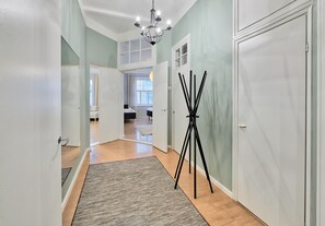 Apartment | Wohnbereich | Flachbildfernseher
