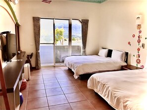 Quadruple Room (B03) | Down comforters, blackout drapes, rollaway beds, free WiFi - Min Min Bed and Breakfast (Chishang)
