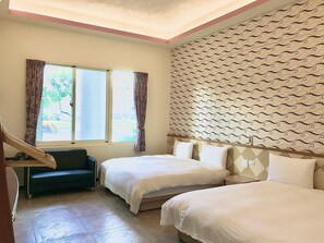 Cubrecamas, cortinas blackout y camas plegables/adicionales 