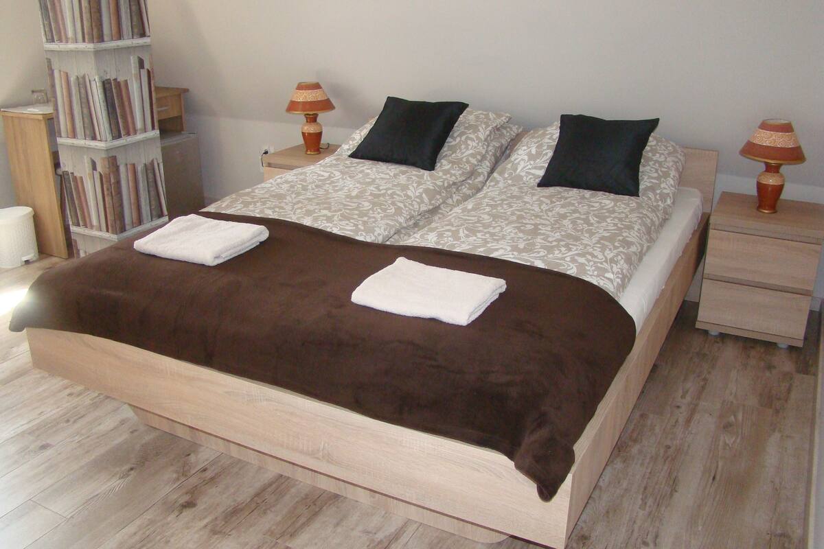 Apartment (80-as évek) | Desk, soundproofing, WiFi (free), bed sheets