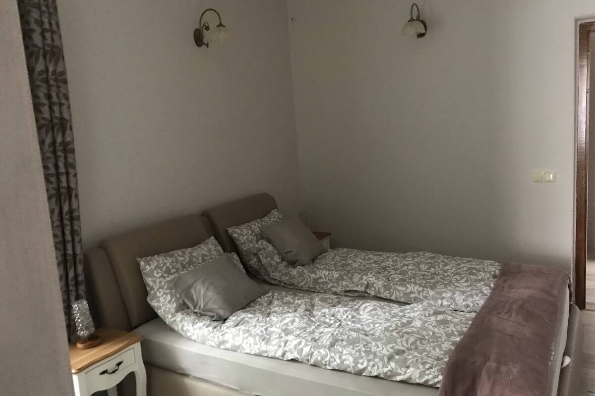 Family Apartment, 2 Bedrooms (Frankó) | Desk, soundproofing, WiFi (free), bed sheets