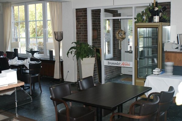 Morgenmadsbuffet hver dag (8 EUR pr. person)