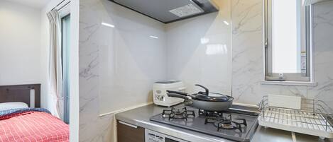 Townhome, 3 Bedrooms | Private kitchenette | Coffee/tea maker, electric kettle