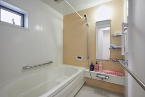 Bathroom - Jay and Lan's Himawari house (Tokyo)