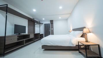 Superior Apartment, 1 Queen Bed, Non Smoking | Hypo-allergenic bedding, blackout curtains, soundproofing, free WiFi