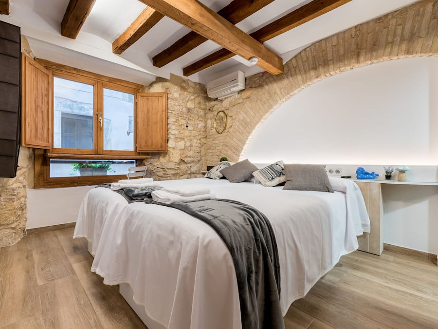 Twin Room, City View (4)