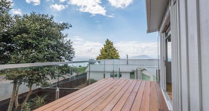 Lakeside Gem | Stylish with Great Lake Views