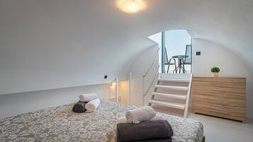 Deluxe-Loft | Hochwertige Bettwaren, Zimmersafe, individuell dekoriert