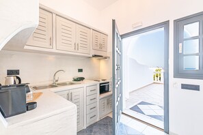 Deluxe Loft | Private kitchen | Full-size fridge, stovetop, espresso maker, coffee/tea maker