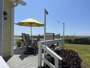 Outdoor dining - Ocean Front Cottage! (Westport)