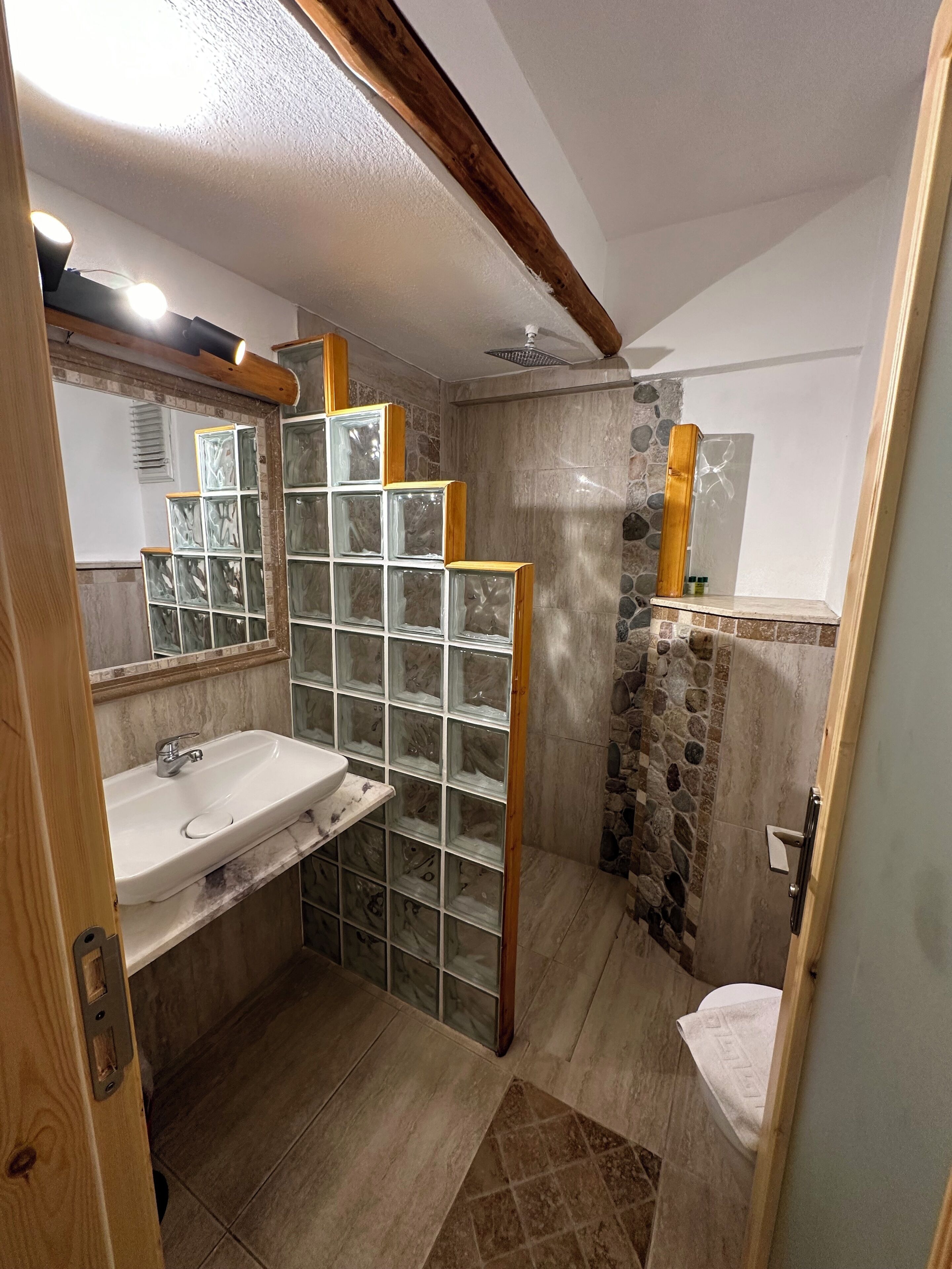 family apartment, 1 bedroom, kitchen garden floor | bathroom | shower, rainfall showerhead, hair dryer, slippers