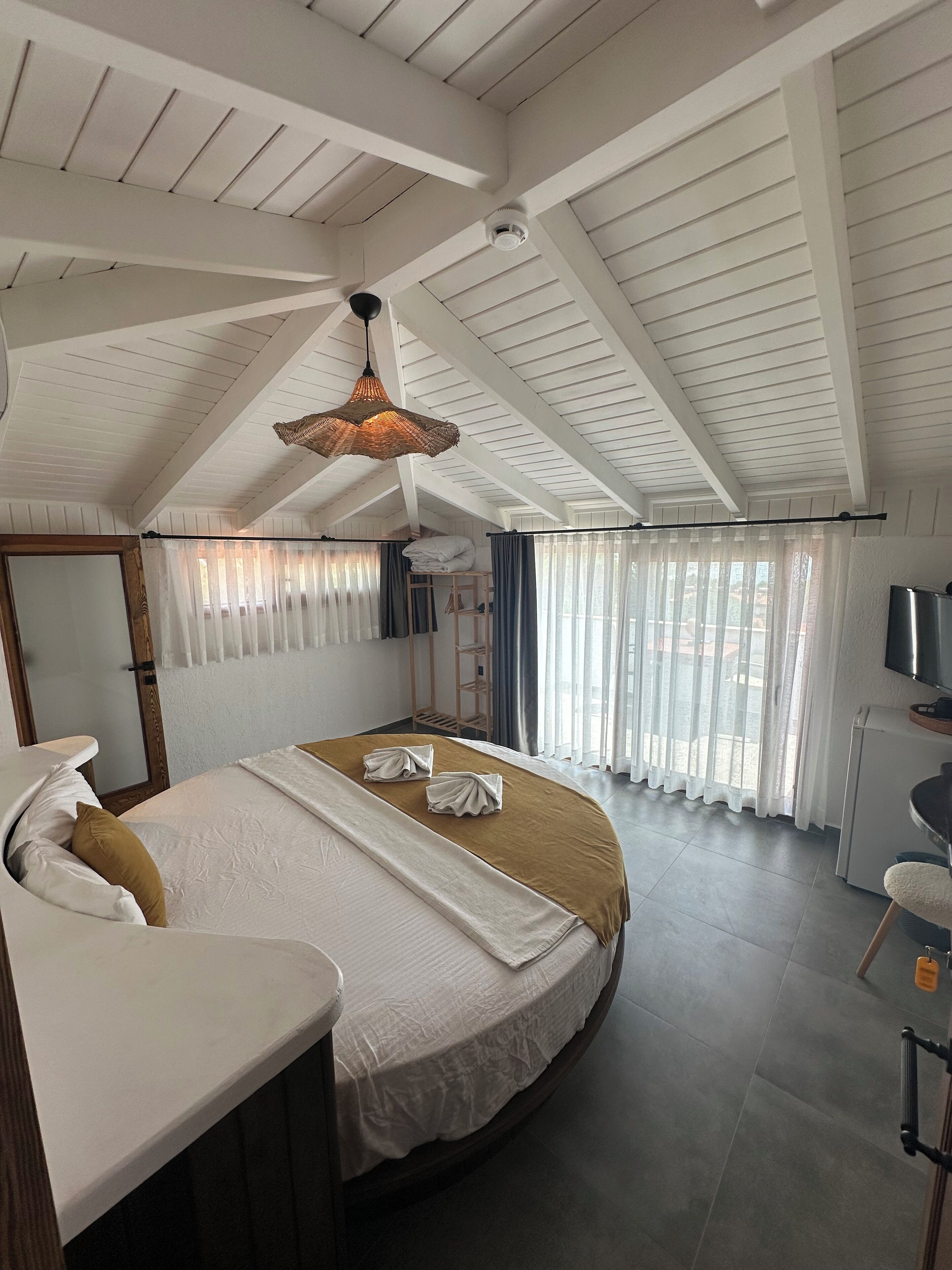 junior studio suite, sea facing, penthouse | 1 bedroom, desk, iron/ironing board, free wifi