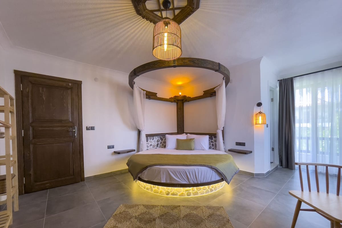 elite studio suite, partial sea view | 1 bedroom, desk, iron/ironing board, free wifi