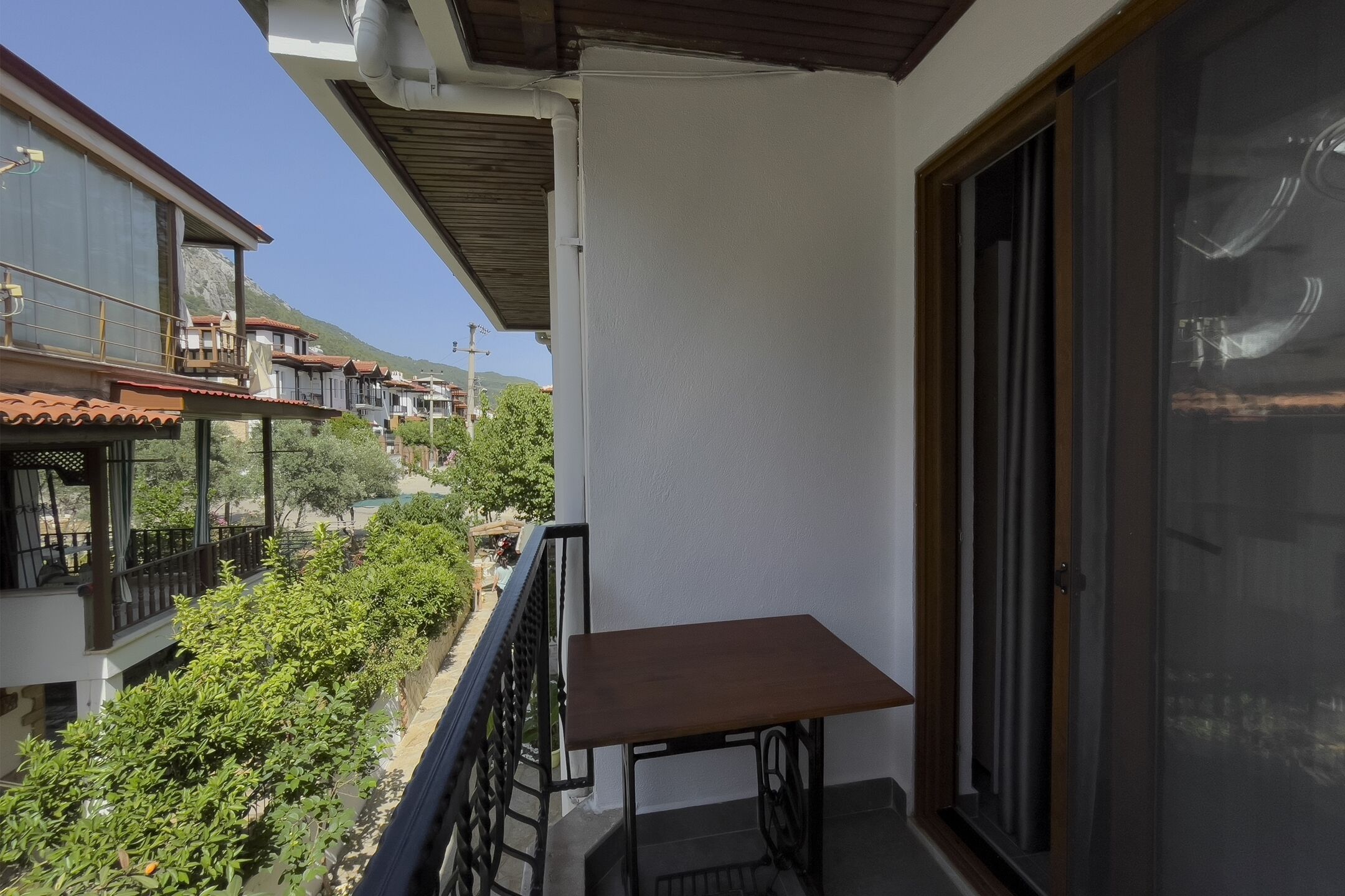 deluxe apartment, 1 bedroom, garden view | balcony