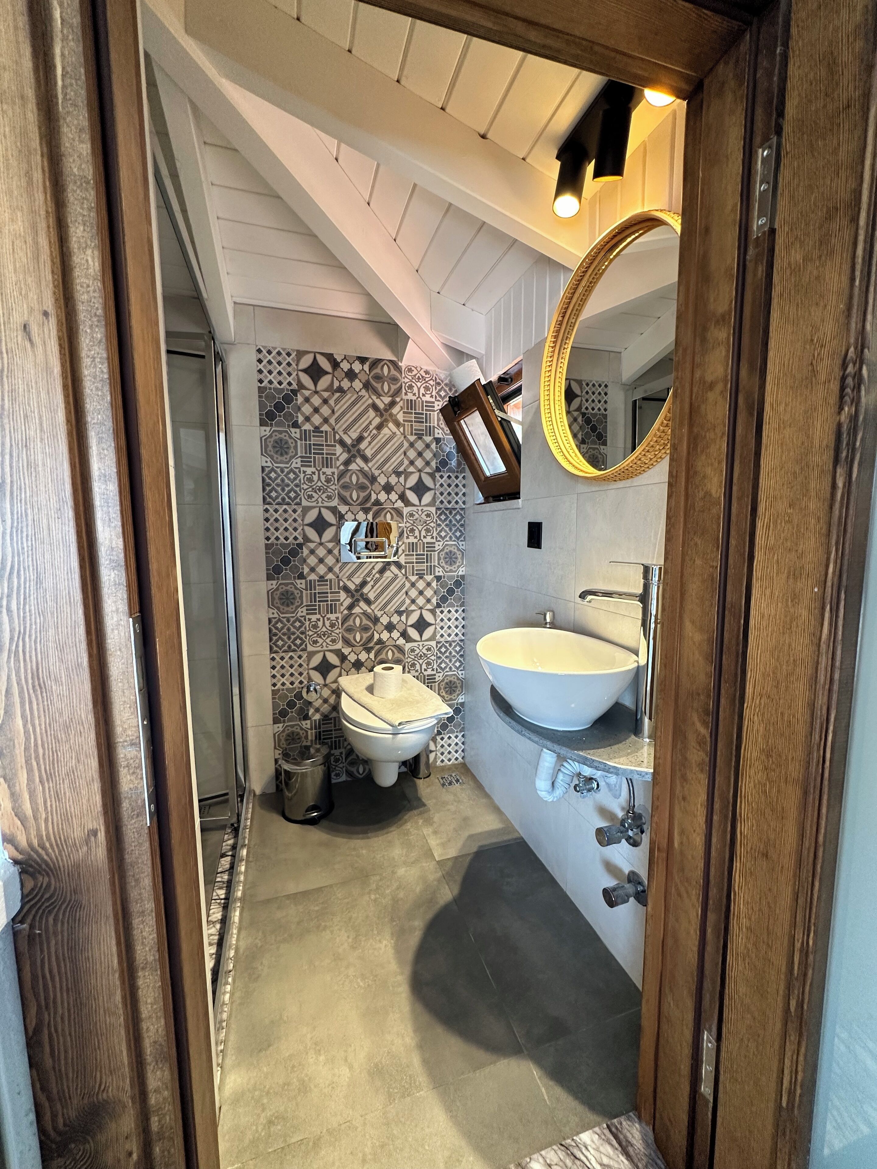 junior studio suite, sea facing, penthouse | bathroom | shower, rainfall showerhead, hair dryer, slippers