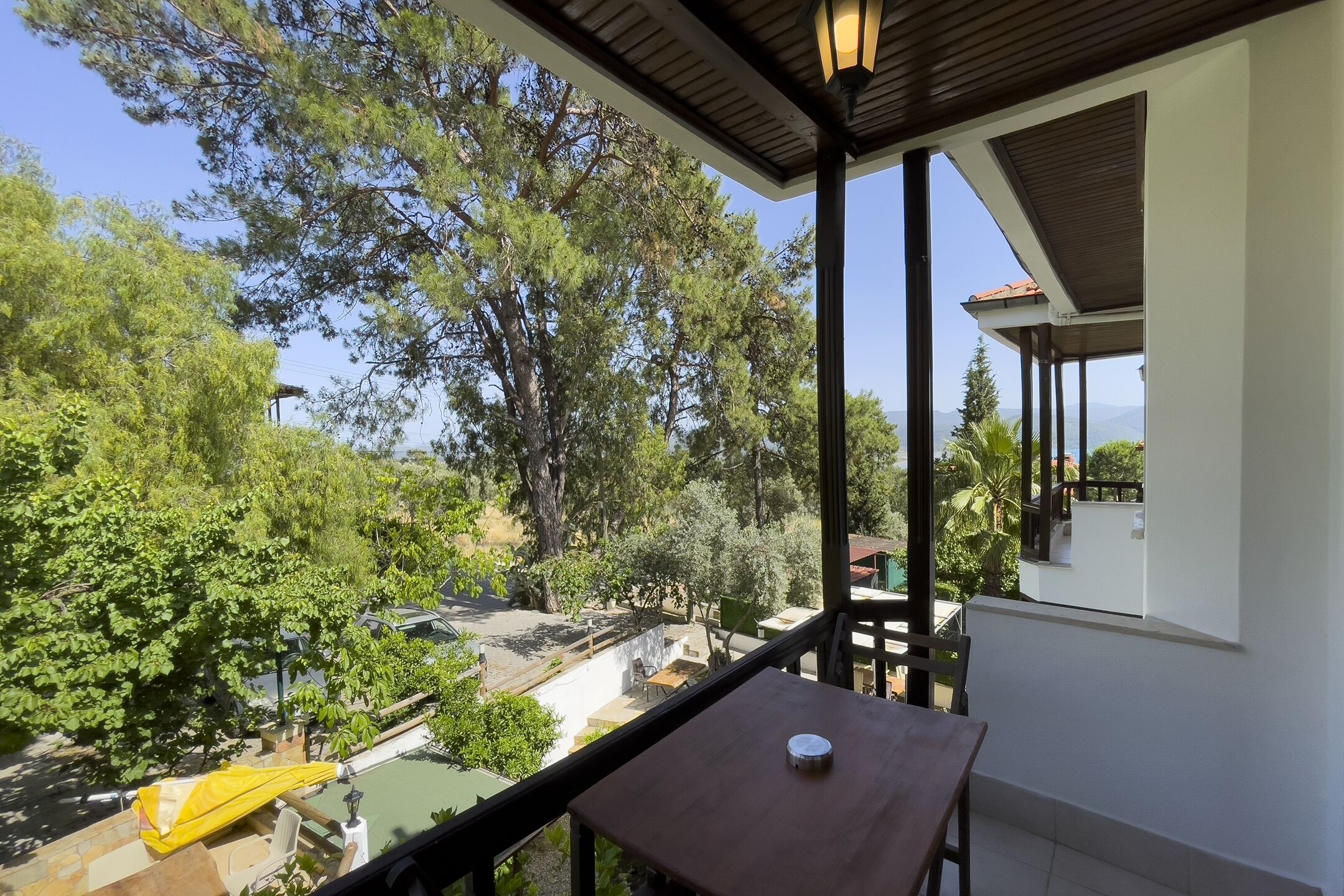 deluxe studio suite, partial sea view | terrace/patio