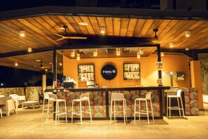 Poolside bar - ONOMO Hotel Douala (Douala)