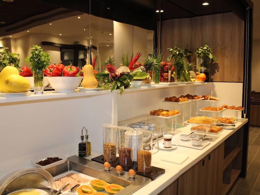 Breakfast, lunch, dinner served; local and international cuisine