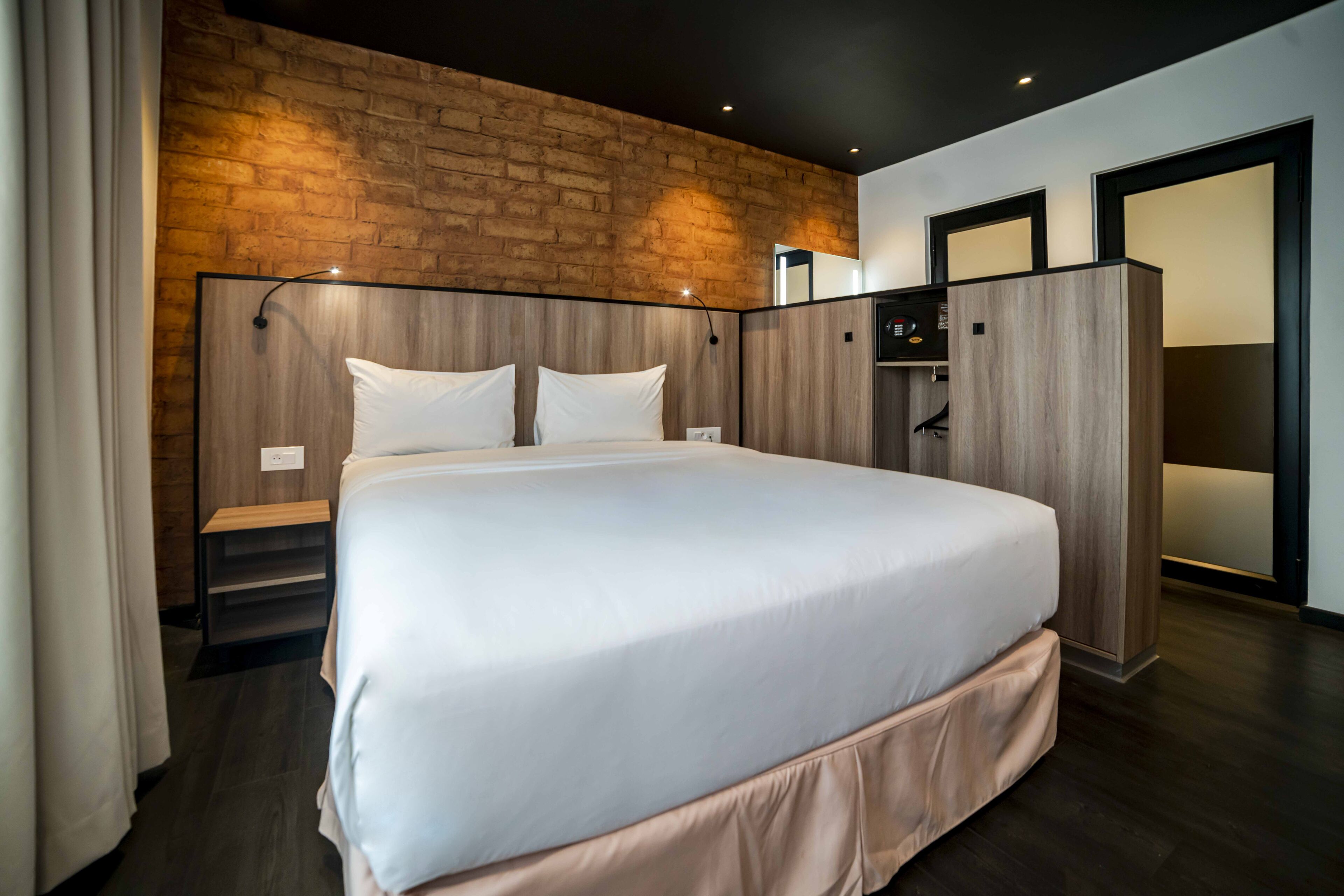 standard room | in-room safe, desk, blackout curtains, soundproofing