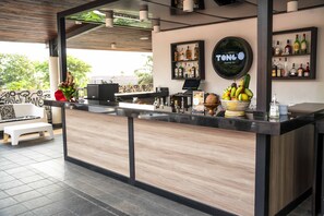 Bar (on property) - ONOMO Hotel Douala (Douala)
