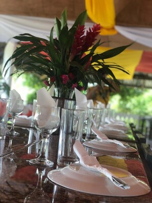 Breakfast, lunch, dinner served; international cuisine, garden views 