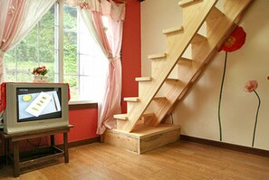 Room (B) | Living area