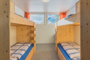 Soundproofing, free WiFi, bed sheets