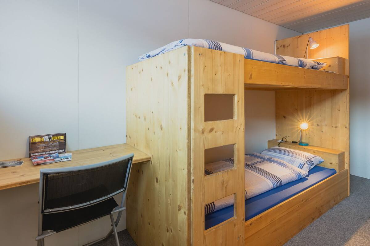 Quartos à prova de som, Wi-Fi de cortesia, roupa de cama