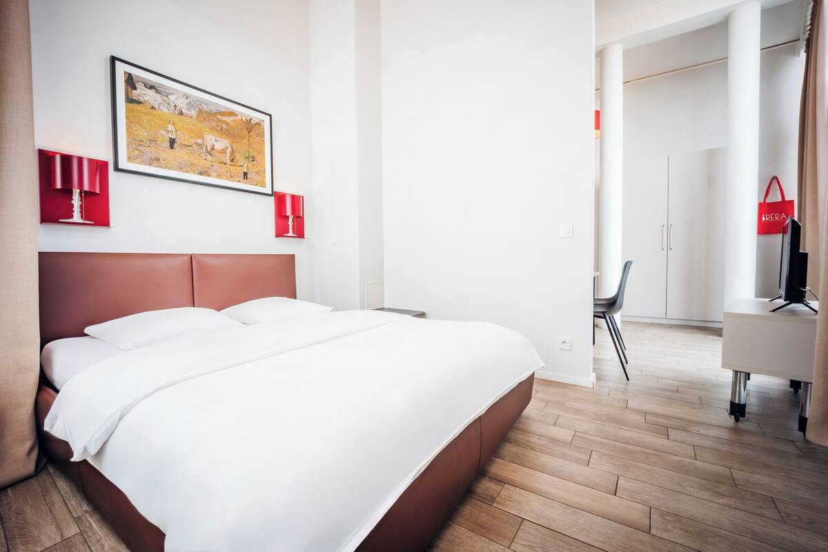 Apartment L - King bed | 1 soverom, allergitestet sengetøy, skrivebord og lydisolert