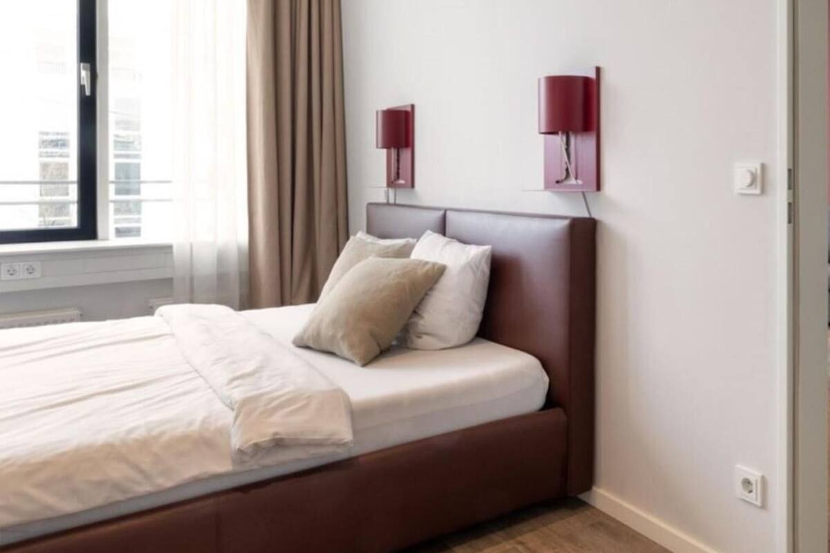 Apartment XL - King bed | 1 bedroom, desk, soundproofing, iron/ironing board