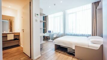1 bedroom, hypo-allergenic bedding available, desk, soundproofing