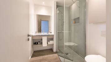 Doccia, asciugacapelli, asciugamani, sapone