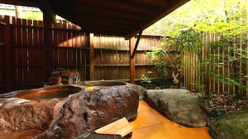Economy Twin Room | Bathroom | Separate bathtub and shower, spring water bathtub, free toiletries