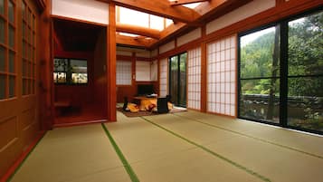 行政客房 (Suite) | 客房内保险箱、隔音、免费 WiFi