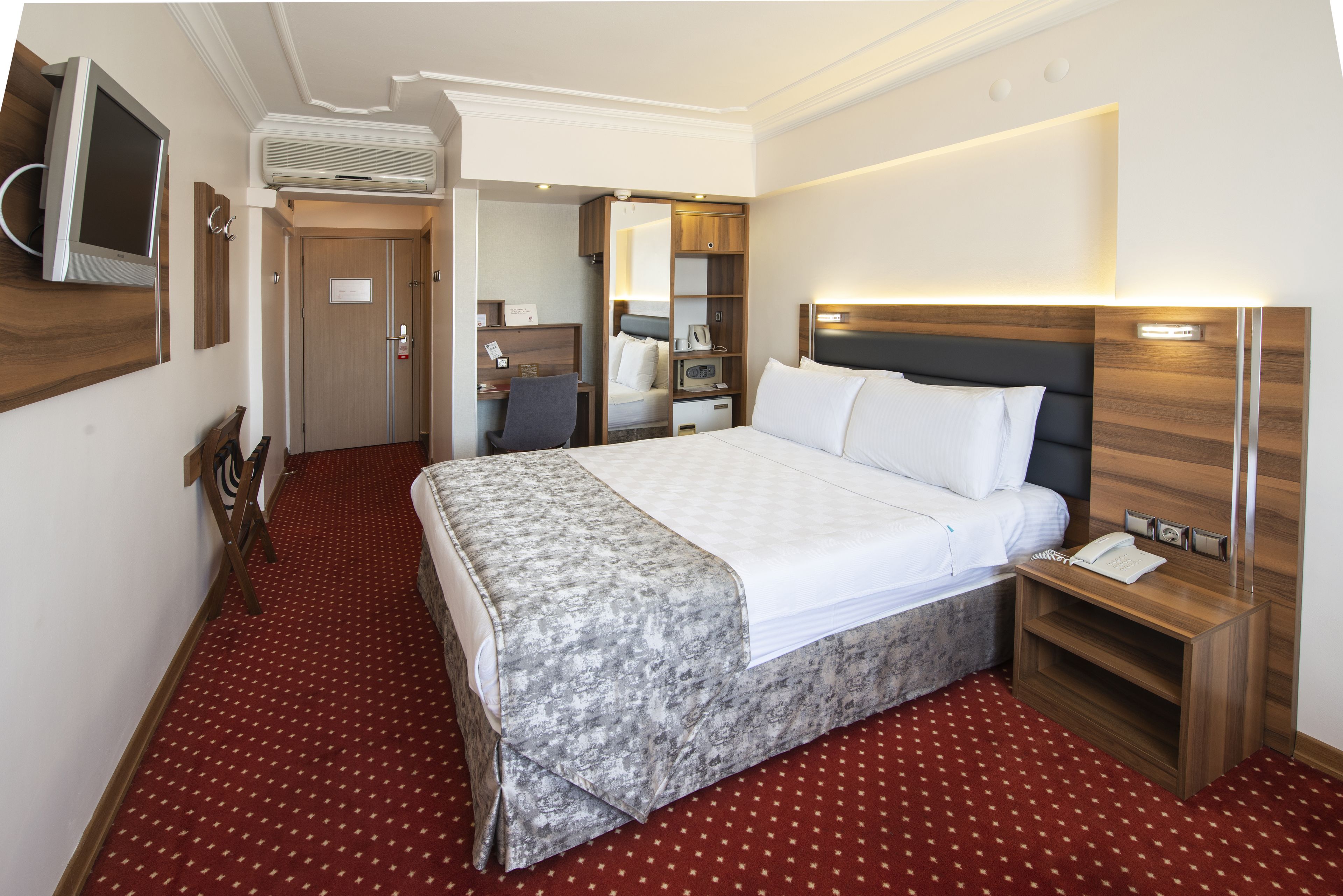 Standard Double or Twin Room | Minibar, blackout drapes, iron/ironing board, free WiFi