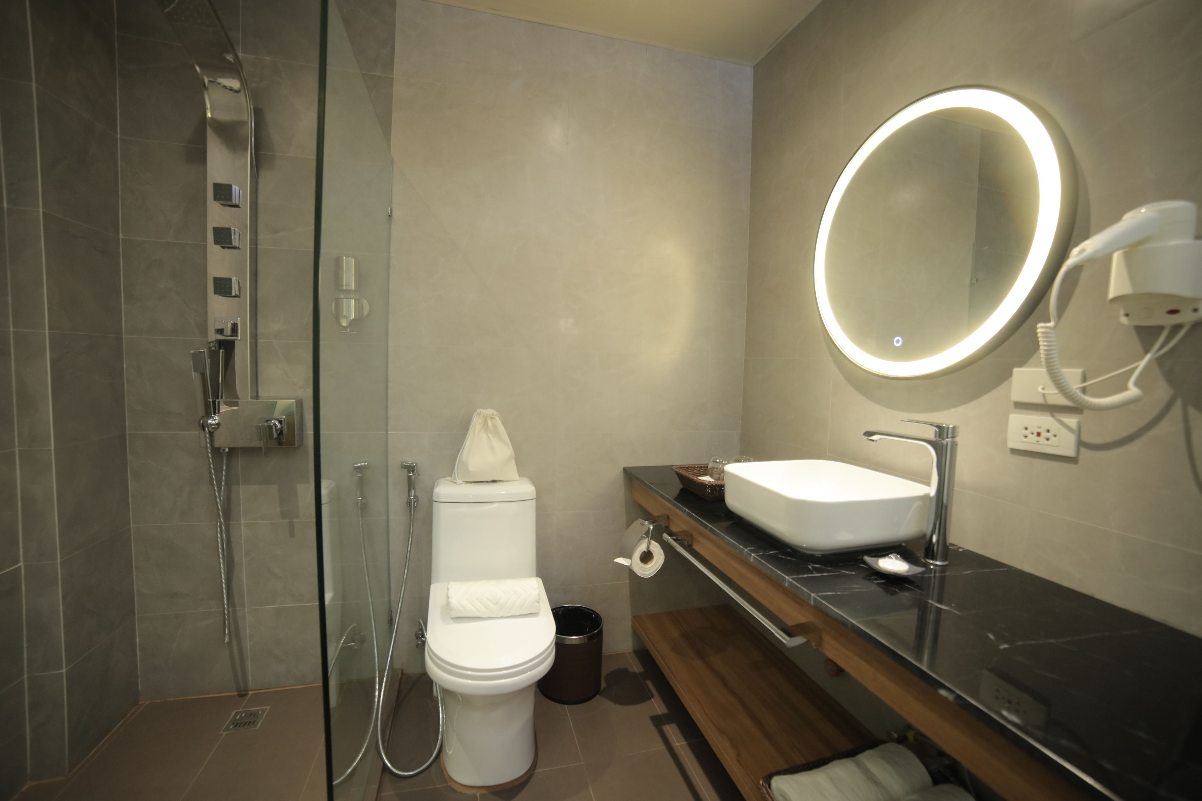 superior room, 1 queen bed, non smoking (shower only) | bathroom | shower, rainfall showerhead, free toiletries, hair dryer