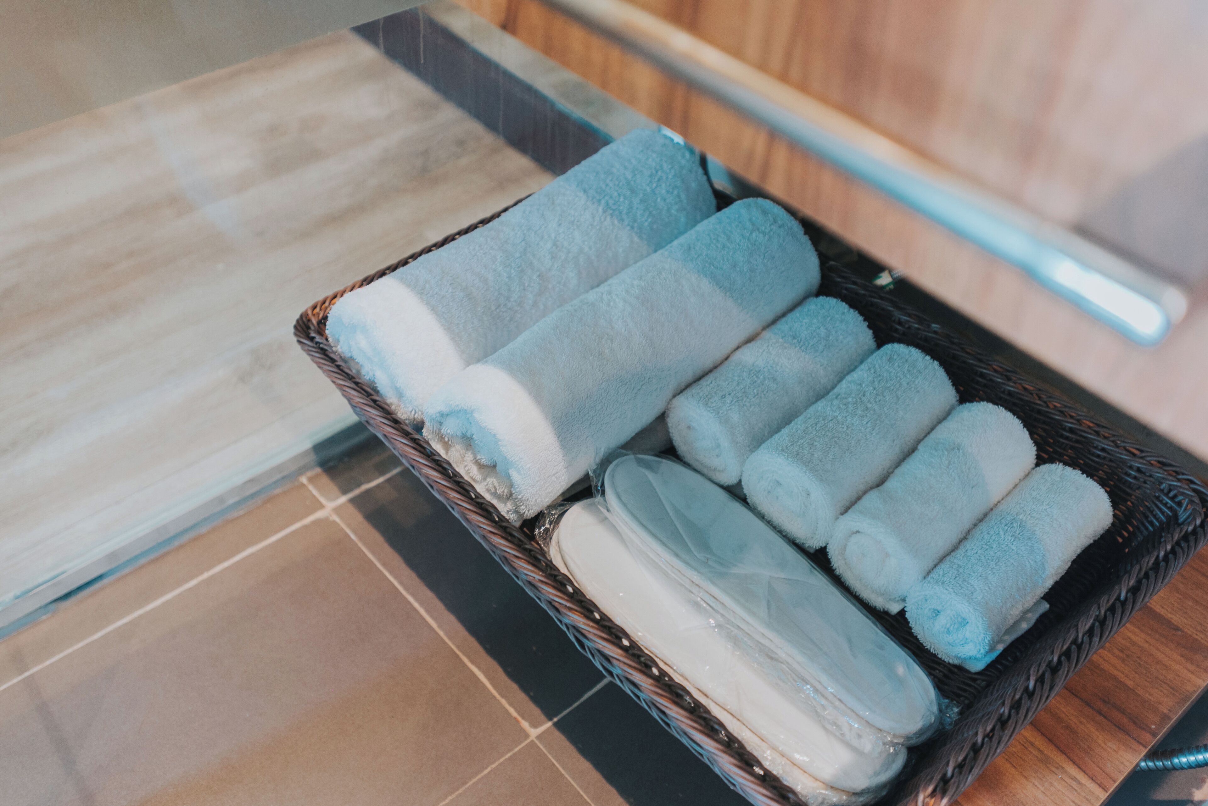 shower, rainfall showerhead, free toiletries, hair dryer