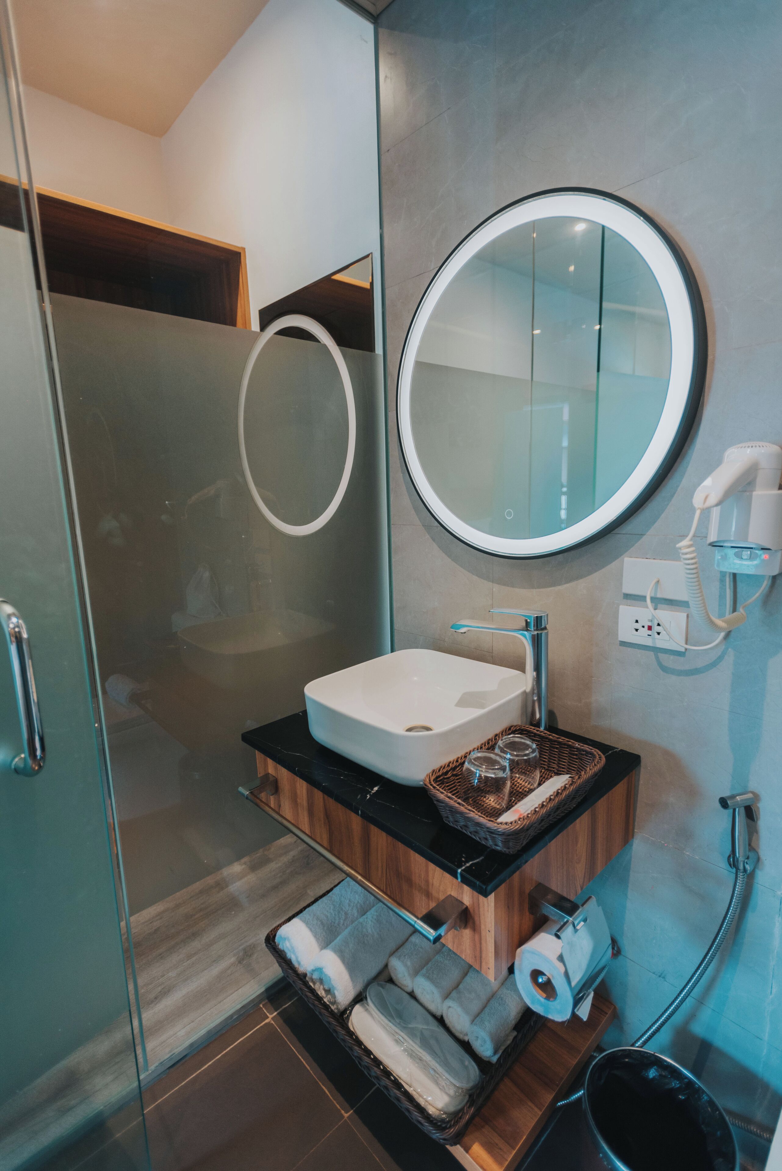 superior room, 1 queen bed, non smoking (shower only) | bathroom | shower, rainfall showerhead, free toiletries, hair dryer